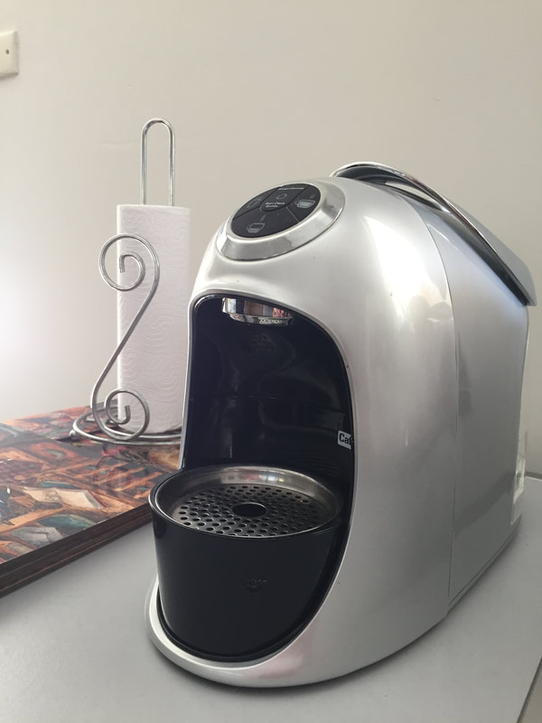 Coffee machine with a selection of pods